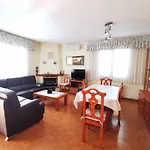 Villa De Una Planta Con Piscina, Ideal Familias