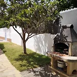 Villa De Una Planta Con Piscina, Ideal Familias