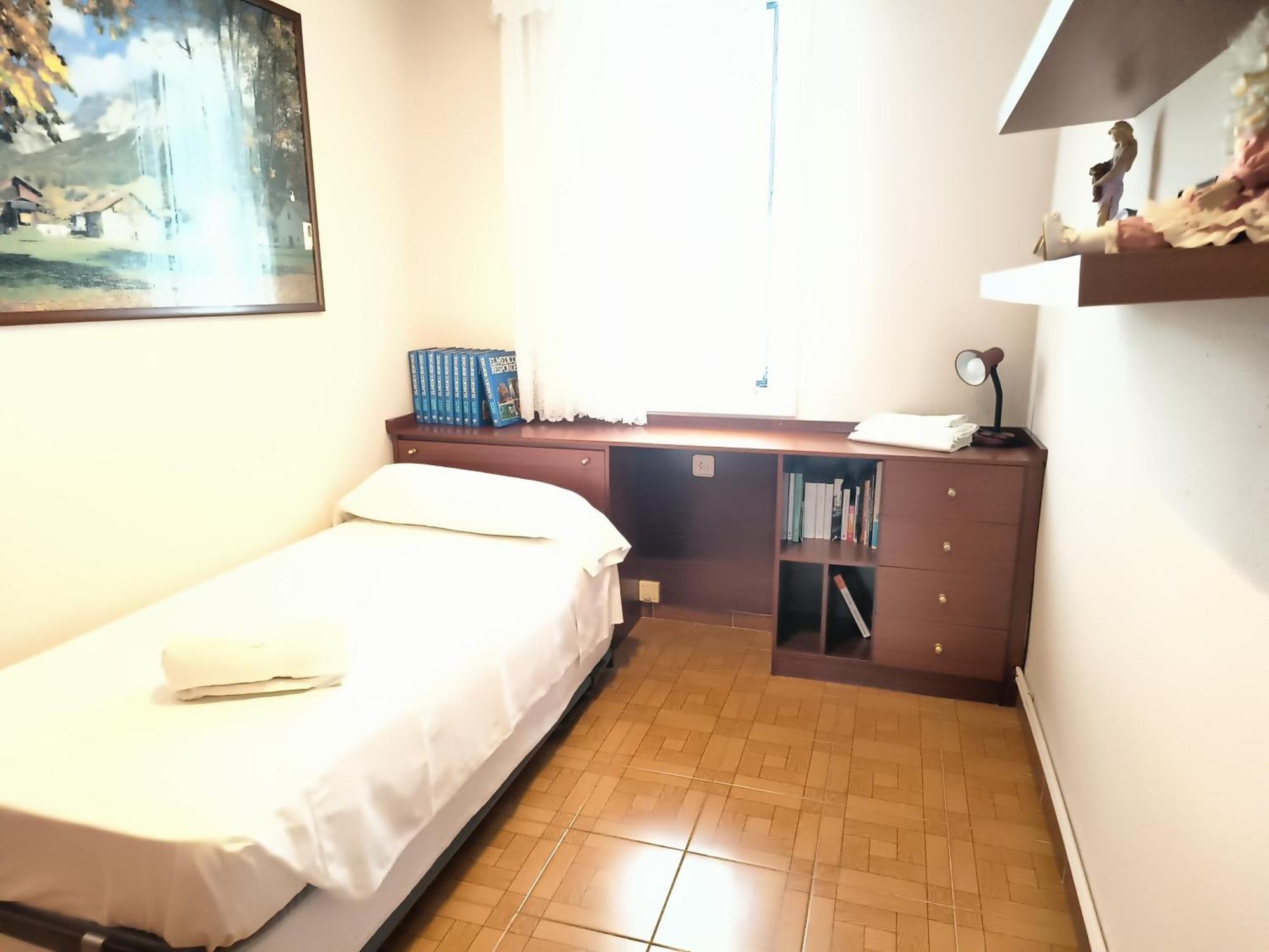 Apartamento De Planta Con Piscina, Ideal Familias