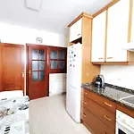 Villa De Una Planta Con Piscina, Ideal Familias